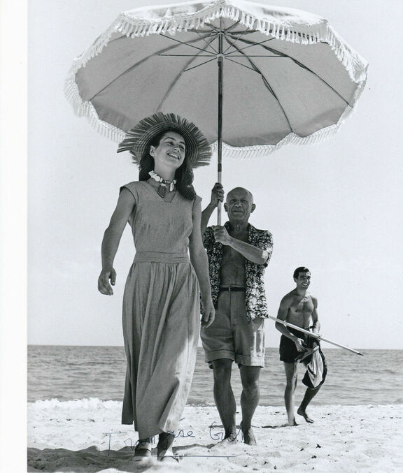 Robert Capa - Françoise Gilot und Picasso am St...